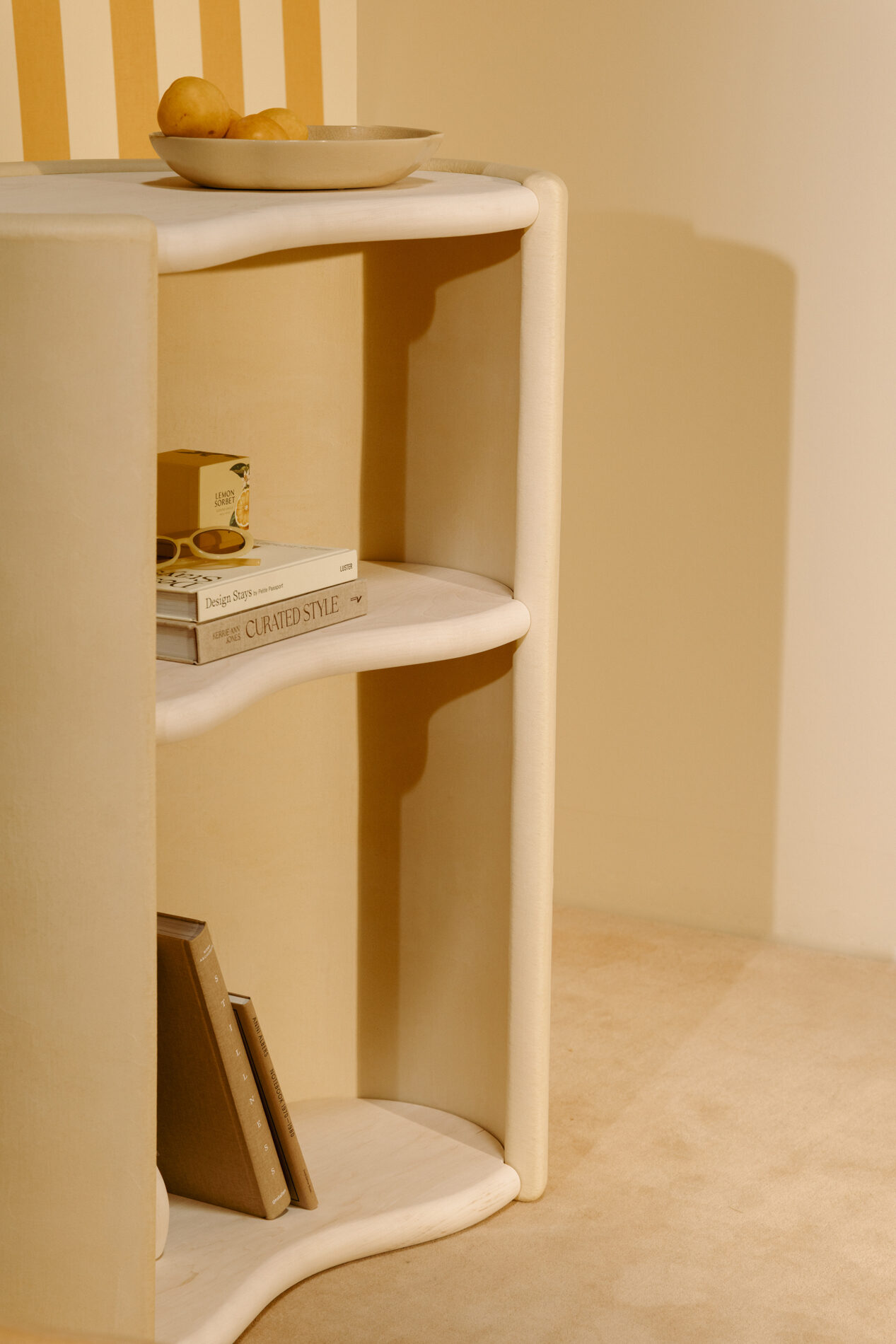 BOOKCASE SILHOUETTE OOL 85
