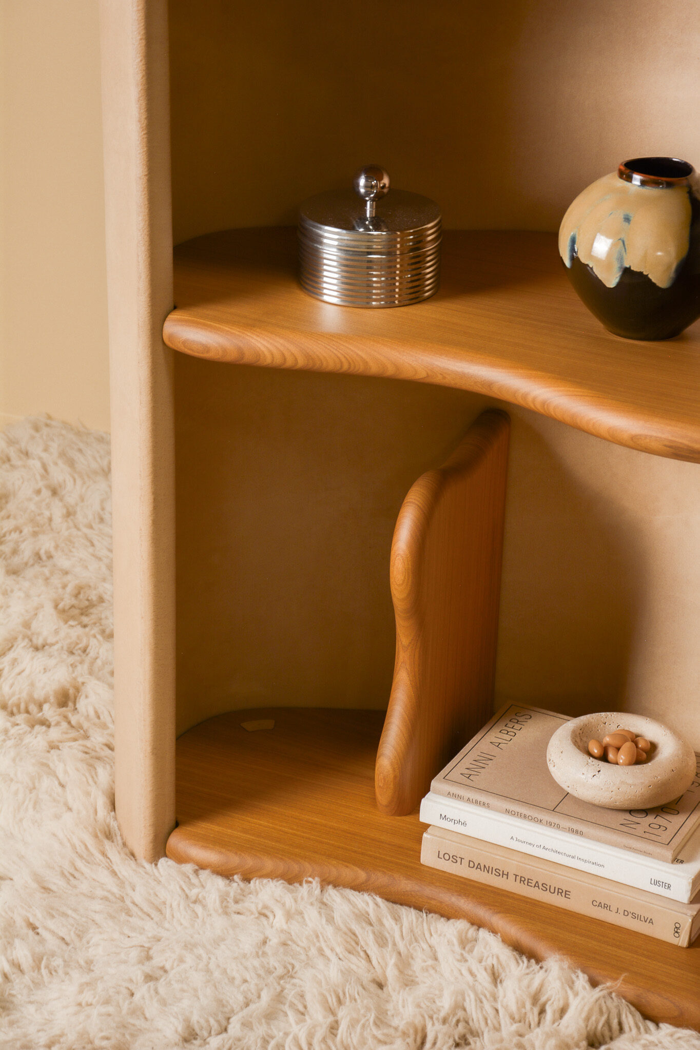 BOOKCASE SILHOUETTE OOL 85